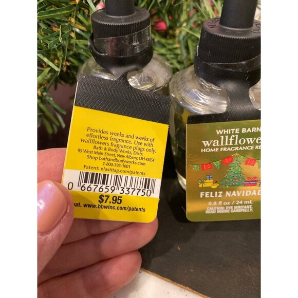 Bath & Body Works “Feliz Navidad” 2 New Holiday Wallflower Refills - Picture 4 of 5
